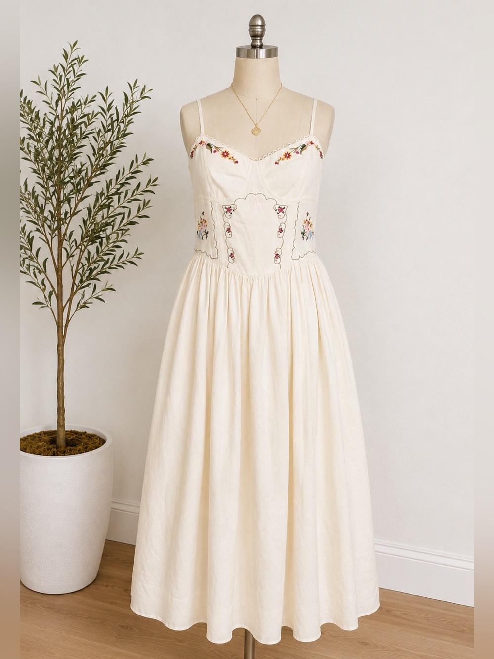New Camila Coelho Embroidered Linen Blend Midi Dress Ivory Cottagecore Large - Picture 2 of 12